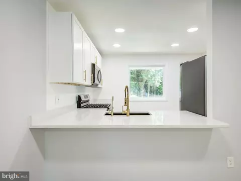 9214 Rolling View Dr, Lanham, MD 20706 photo 11