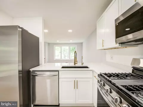 9214 Rolling View Dr, Lanham, MD 20706 photo 22