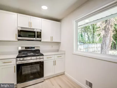 9214 Rolling View Dr, Lanham, MD 20706 photo 20