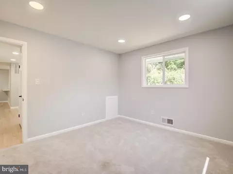 9214 Rolling View Dr, Lanham, MD 20706 photo 34