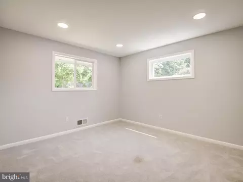 9214 Rolling View Dr, Lanham, MD 20706 photo 33
