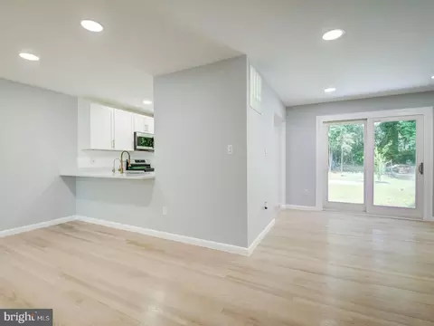 9214 Rolling View Dr, Lanham, MD 20706 photo 12