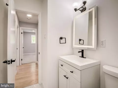 9214 Rolling View Dr, Lanham, MD 20706 photo 38