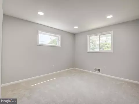 9214 Rolling View Dr, Lanham, MD 20706 photo 28