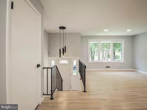 9214 Rolling View Dr, Lanham, MD 20706 photo 6
