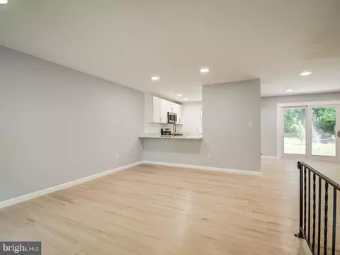 9214 Rolling View Dr, Lanham, MD 20706 photo 10