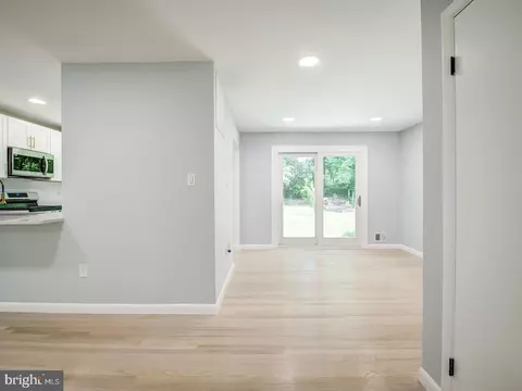 9214 Rolling View Dr, Lanham, MD 20706 photo 13