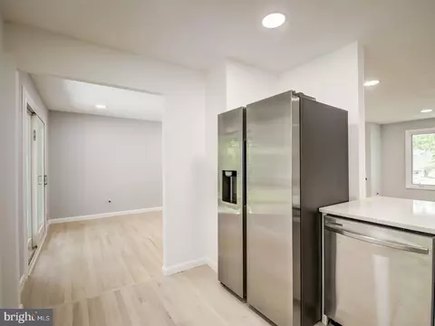 9214 Rolling View Dr, Lanham, MD 20706 photo 21