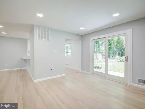 9214 Rolling View Dr, Lanham, MD 20706 photo 15