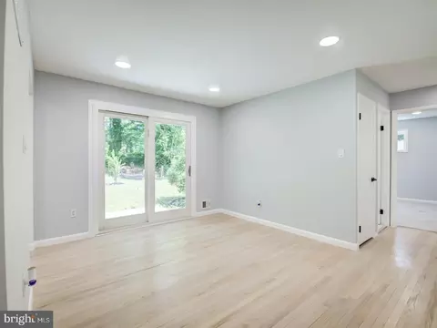 9214 Rolling View Dr, Lanham, MD 20706 photo 14