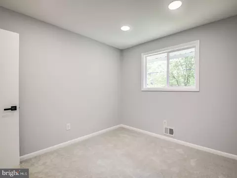 9214 Rolling View Dr, Lanham, MD 20706 photo 25