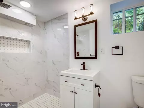 9214 Rolling View Dr, Lanham, MD 20706 photo 44