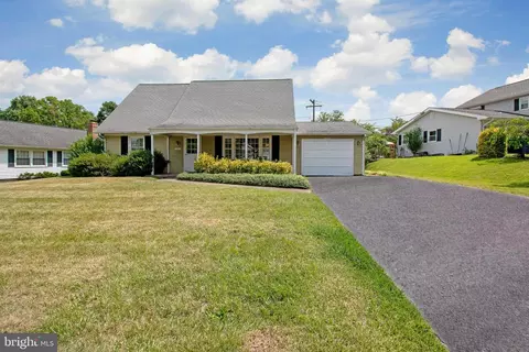 12800 Buckingham Dr, Bowie, MD 20715