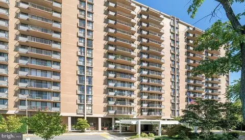 6100 Westchester Park Dr #412, College Park, MD 20740