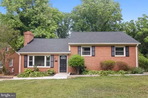 7306 Finns Ln, Lanham, MD 20706