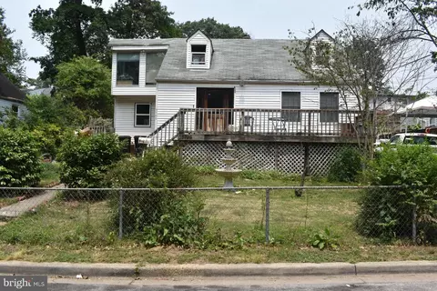 5706 Eastpine Dr, Riverdale, MD 20737