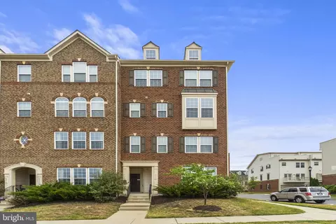 5322 N Center Dr, Greenbelt, MD 20770