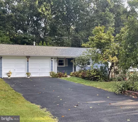 3830 Irongate Ln, Bowie, MD 20715