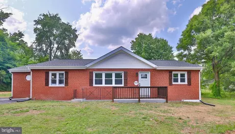 9520 Dubarry Ave, Lanham, MD 20706