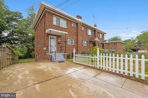 5211 Kenmont Rd, Oxon Hill, MD 20745