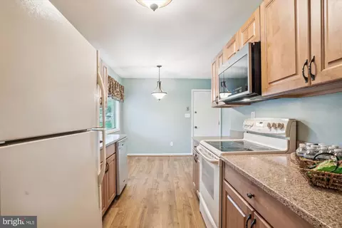 6205 Brightlea Dr, Lanham, MD 20706 photo 4
