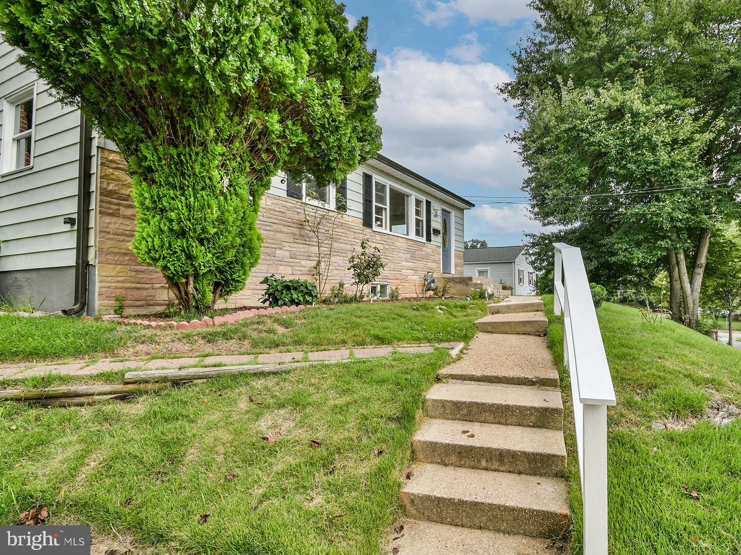 9104 Kinzer St, Lanham, MD 20706 photo 4