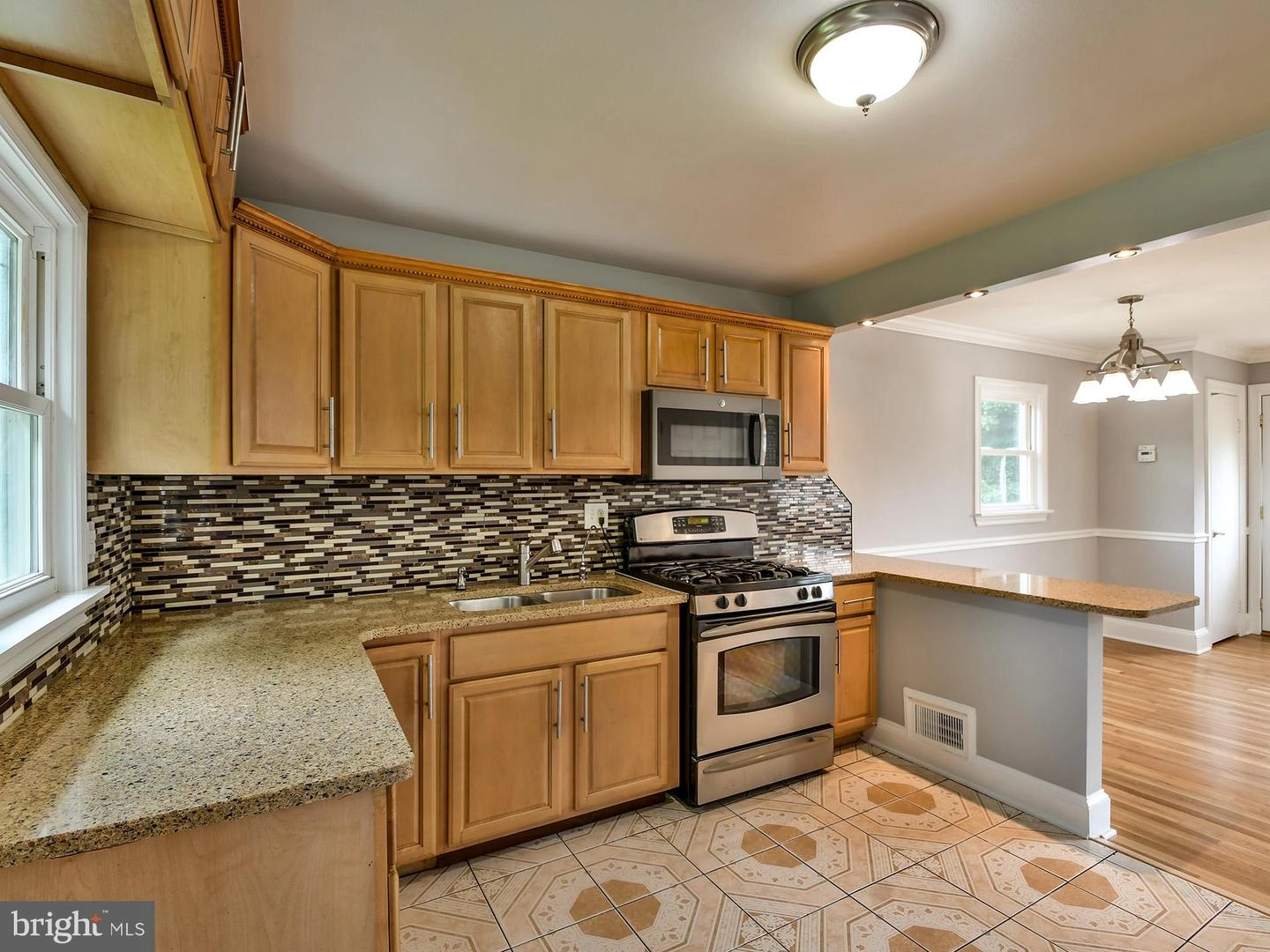 9104 Kinzer St, Lanham, MD 20706 photo 10