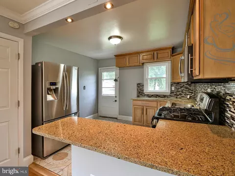 9104 Kinzer St, Lanham, MD 20706 photo 11