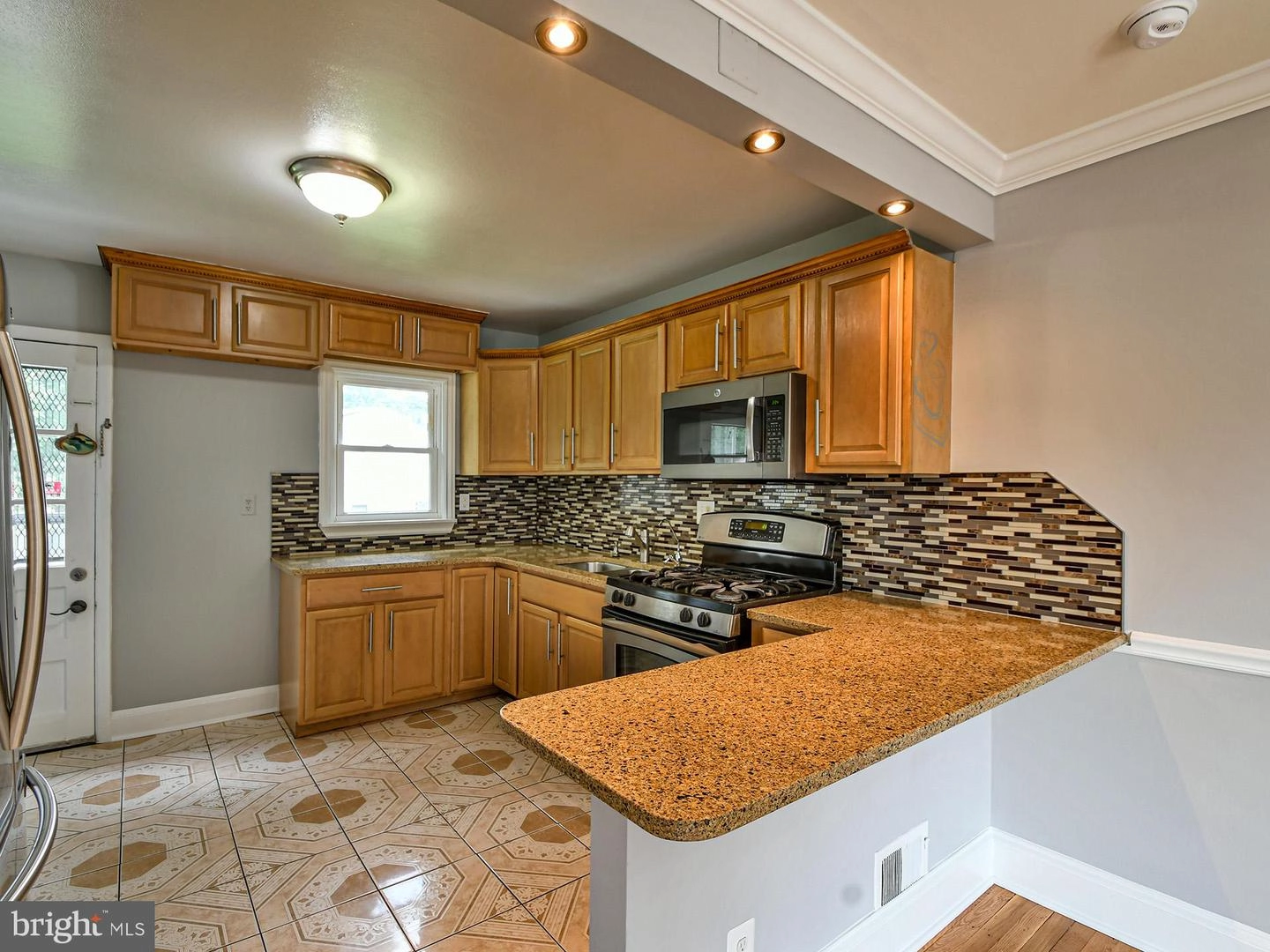 9104 Kinzer St, Lanham, MD 20706 photo 9