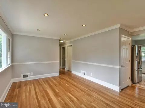 9104 Kinzer St, Lanham, MD 20706 photo 7