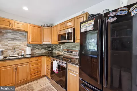 6818 Cipriano Rd, Lanham, MD 20706 photo 5