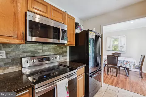 6818 Cipriano Rd, Lanham, MD 20706 photo 6