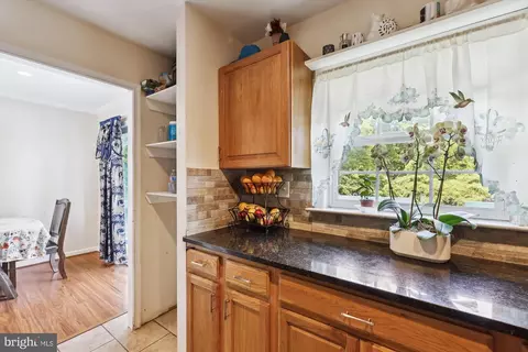 6818 Cipriano Rd, Lanham, MD 20706 photo 7
