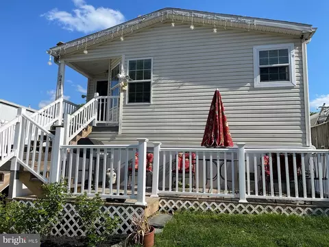 9411 Firtree Park St, Capitol Heights, MD 20743