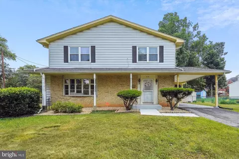 9209 Gary Ln, Glenarden, MD 20774