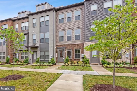 265 Phoenix Dr, Marlboro, MD 20774