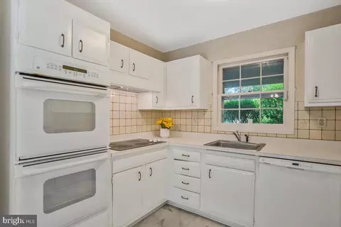 12205 Valerie Ln, Laurel, MD 20708 photo 30