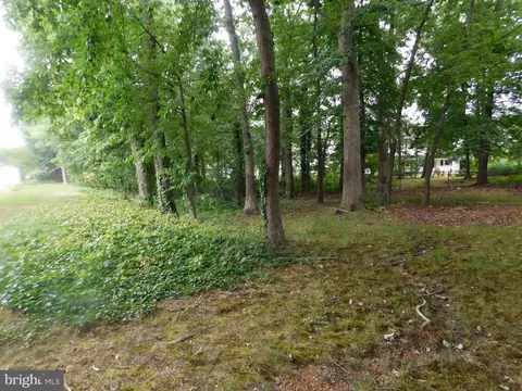 12205 Valerie Ln, Laurel, MD 20708 photo 3