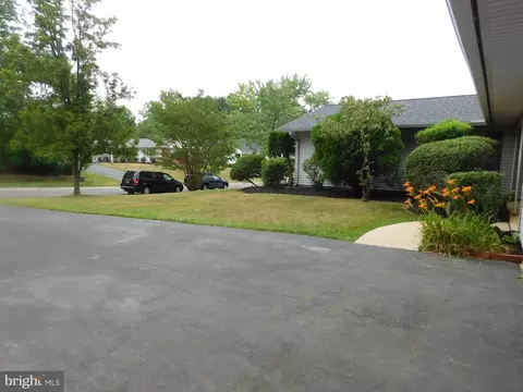 12205 Valerie Ln, Laurel, MD 20708 photo 2