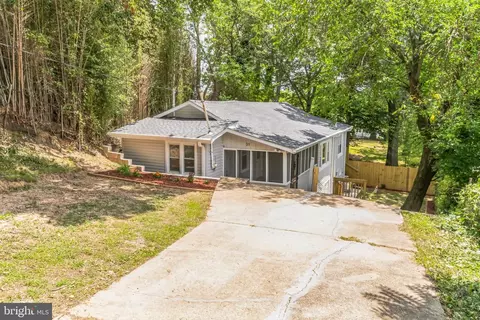 31 Akin Ave, Capitol Heights, MD 20743