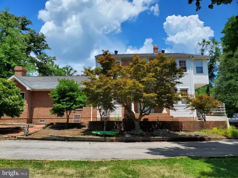6017 Princess Garden Pkwy, Lanham, MD 20706