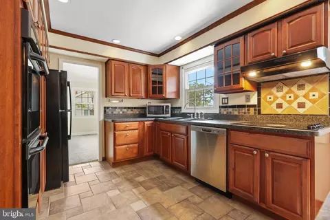 12211 Mount Pleasant Dr, Laurel, MD 20708 photo 17