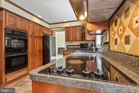 12211 Mount Pleasant Dr, Laurel, MD 20708 photo 16