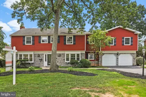 12211 Mount Pleasant Dr, Laurel, MD 20708 photo 2