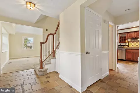 12211 Mount Pleasant Dr, Laurel, MD 20708 photo 6
