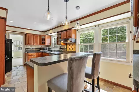 12211 Mount Pleasant Dr, Laurel, MD 20708 photo 12