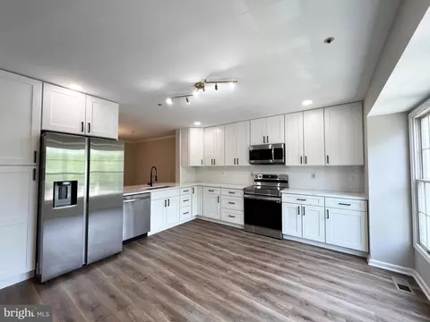 9208 Ispahan Loop, Laurel, MD 20708 photo 2