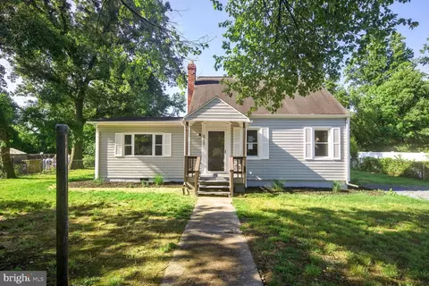 6705 Pine Grove Dr, Morningside, MD 20746