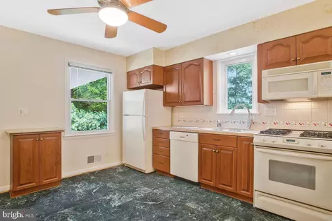 6313 Martins Ter, Lanham, MD 20706 photo 9