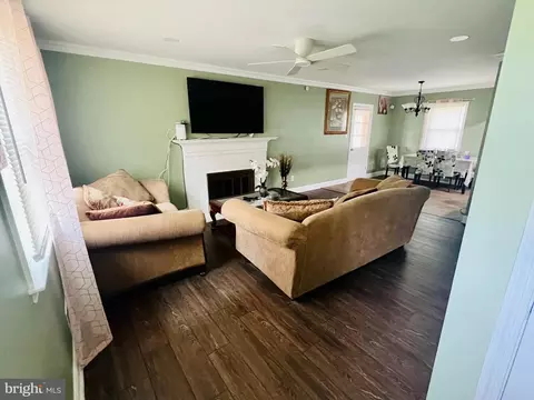 4104 Skyline Dr, Morningside, MD 20746 photo 11